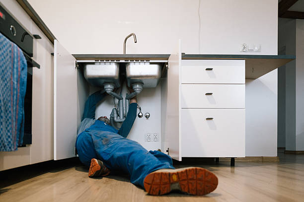 Professional Emergency Plumber technician working in Ingram, TX